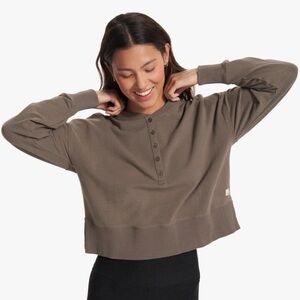 Vuori Women’s Laguna Henley in Cocoa Heather